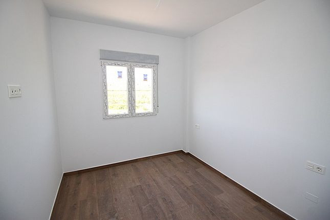 Image No.19-3 Bed Country House for sale