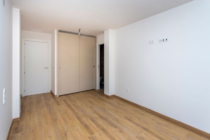 Image No.36-3 Bed Apartment for sale