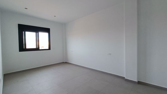 Image No.18-3 Bed Country House for sale