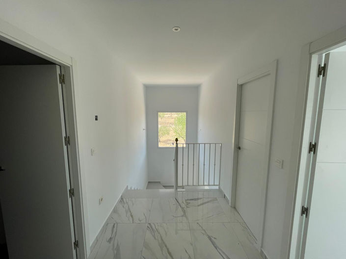 Image No.19-6 Bed Country House for sale