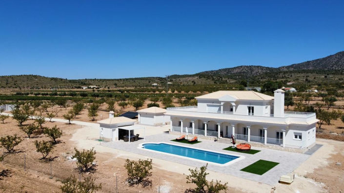 Image No.2-6 Bed Country House for sale