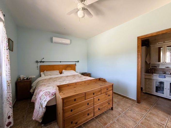 Image No.10-4 Bed Country House for sale