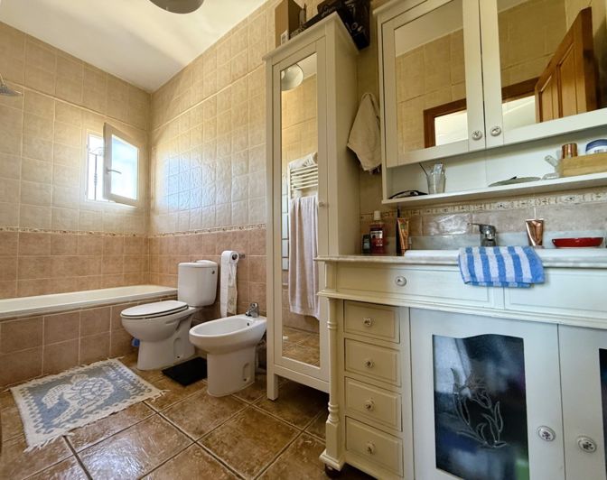 Image No.11-4 Bed Country House for sale
