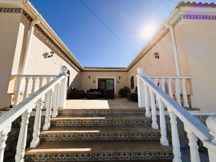 Image No.17-4 Bed Country House for sale
