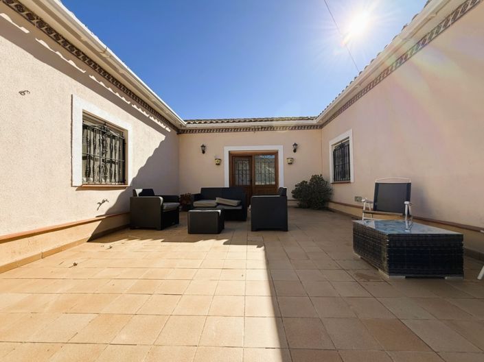 Image No.19-4 Bed Country House for sale