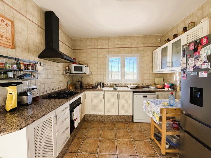 Image No.7-4 Bed Country House for sale