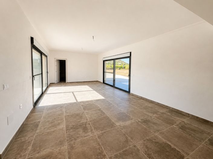 Image No.11-3 Bed Country House for sale