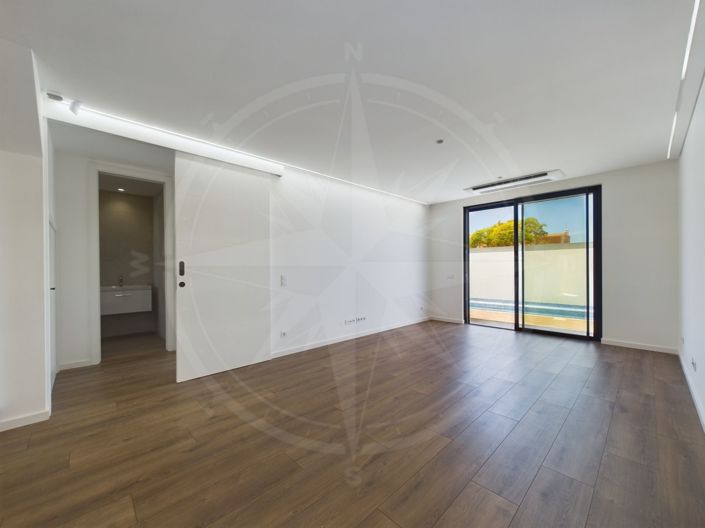 Image No.9-3 Bed Townhouse for sale