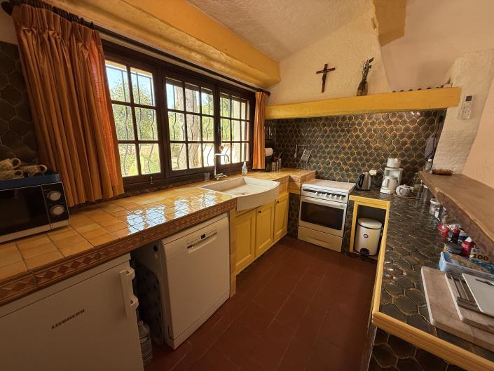 Image No.7-6 Bed Country House for sale