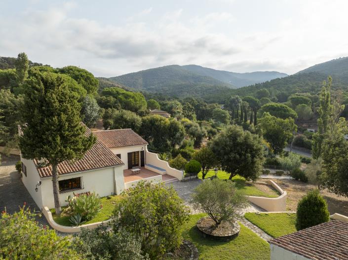 Image No.2-6 Bed Country House for sale