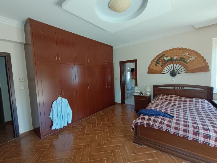 Image No.12-4 Bed Maisonette for sale