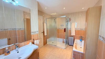 Los-Castillos-La-Duquesa-KIWII-522-Bathroom-3