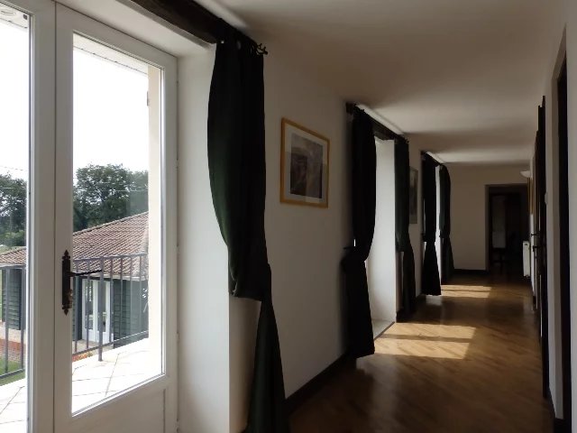 Image No.18-6 Bed House for sale
