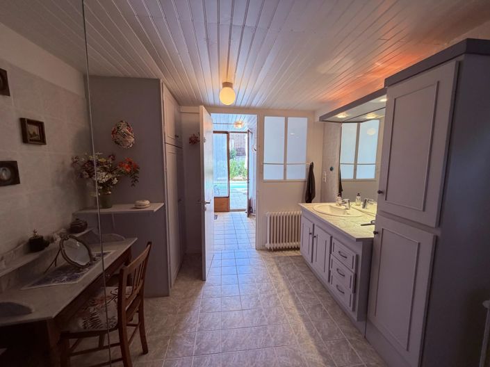 Image No.17-4 Bed House for sale