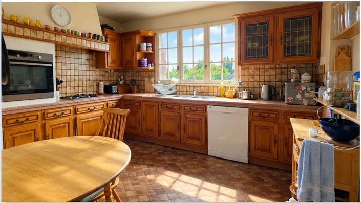 Image No.7-5 Bed House for sale
