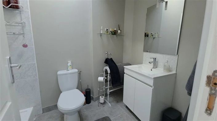 Image No.8-6 Bed House for sale