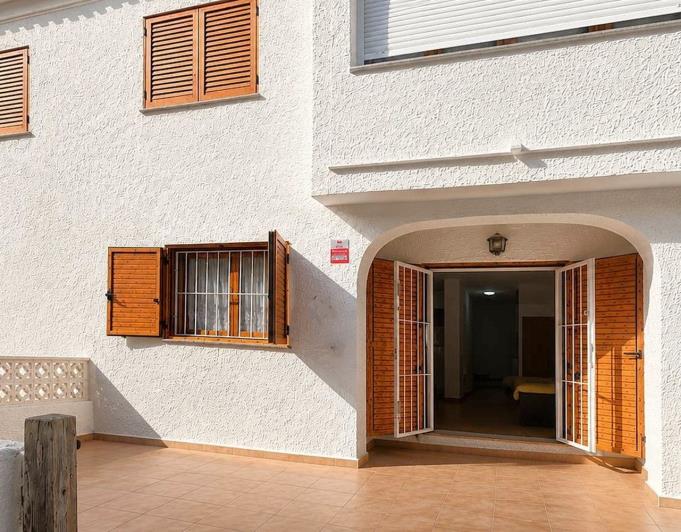Image No.16-3 Bed Semi-Detached for sale