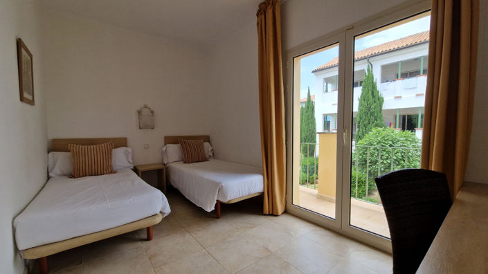 Image No.24-3 Bed Property for sale