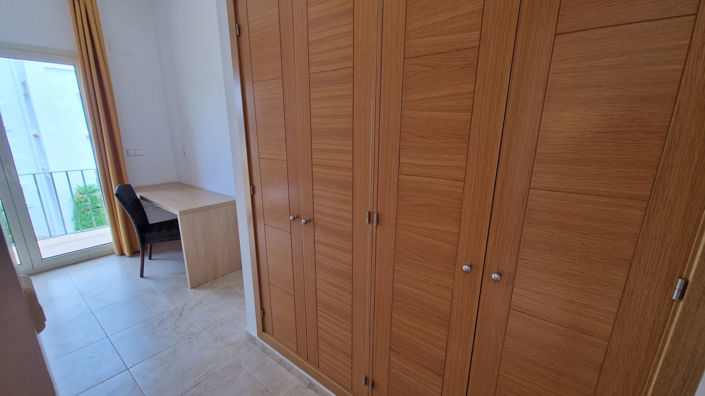 Image No.25-3 Bed Property for sale