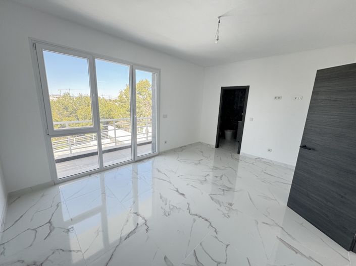 Image No.10-4 Bed Villa for sale