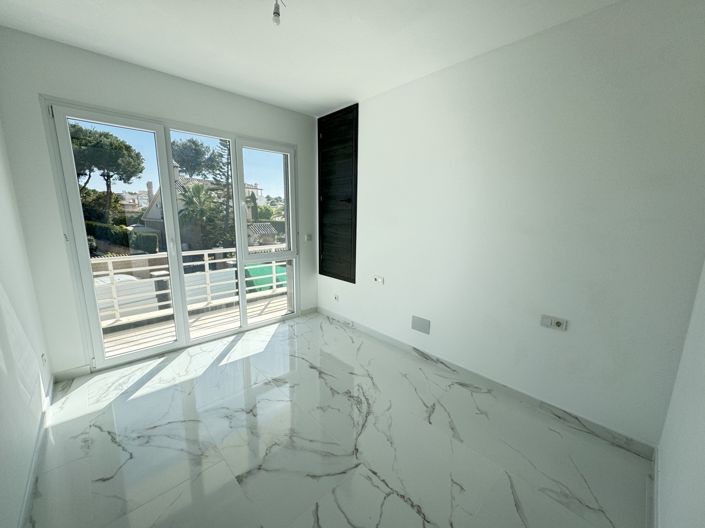 Image No.14-4 Bed Villa for sale