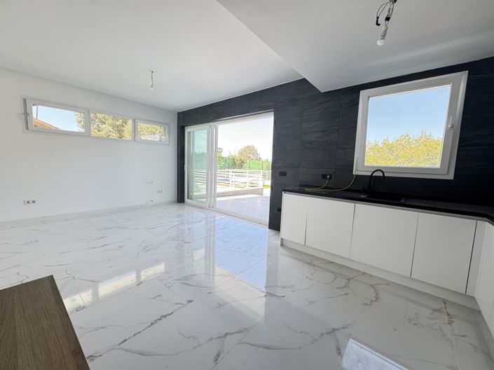 Image No.8-4 Bed Villa for sale