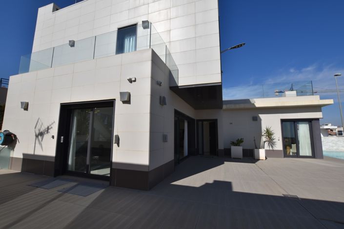 Image No.17-5 Bed Villa for sale