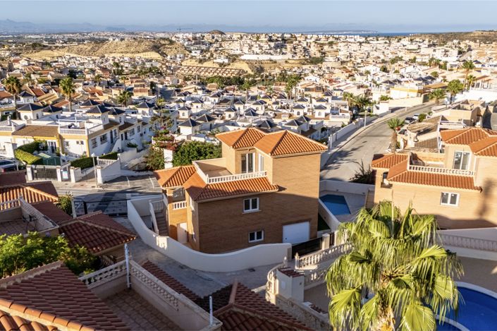 Image No.2-Villa de 4 chambres à vendre à Alicante