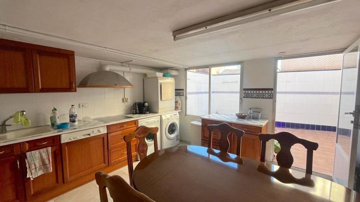 Image No.13-4 Bed Townhouse for sale