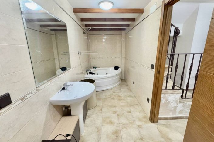Image No.5-5 Bed Townhouse for sale