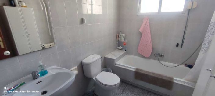 Image No.8-6 Bed Property for sale