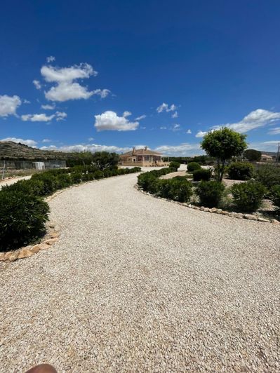 Image No.2-Villa de 4 chambres à vendre à Pinoso