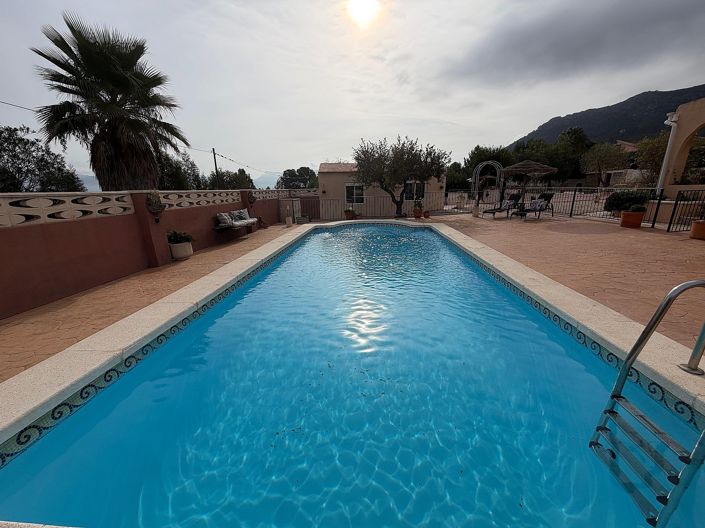 Image No.2-5 Bed Villa for sale