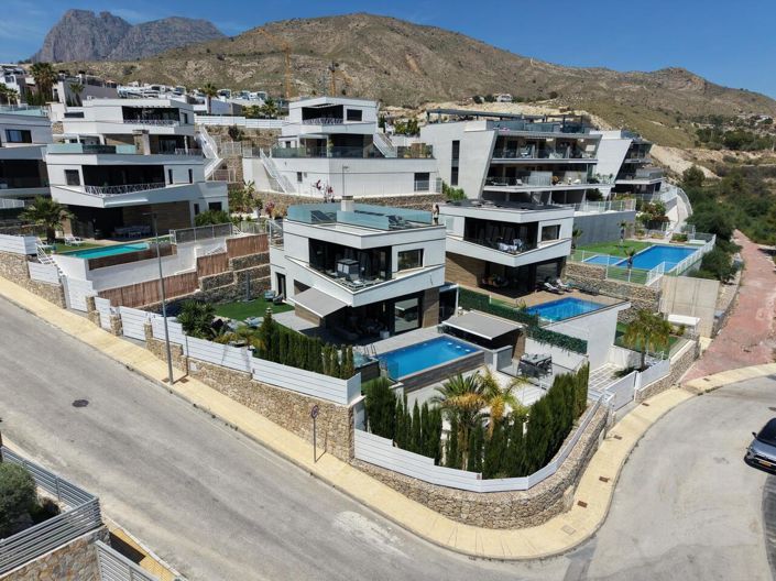 Image No.2-3 Bed Villa for sale