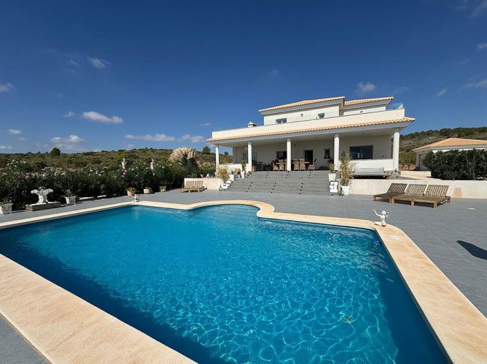 Image No.2-Villa de 5 chambres à vendre à Pinoso