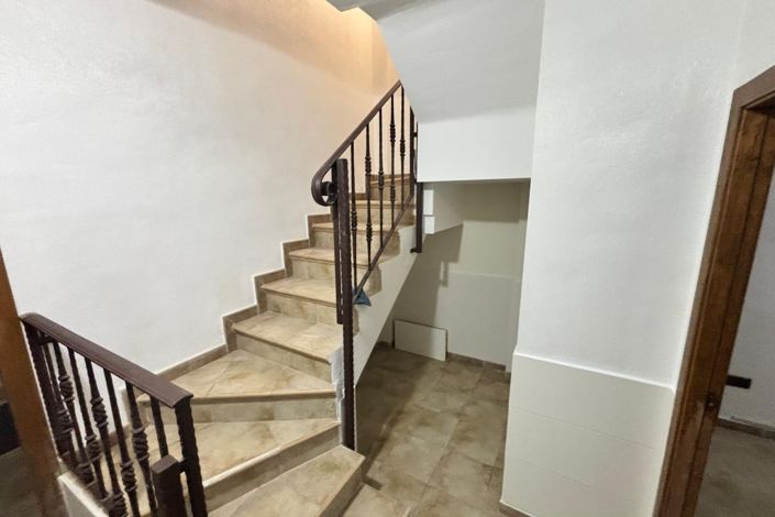 Image No.19-5 Bed Townhouse for sale