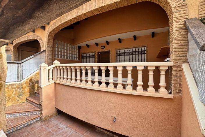 Image No.22-5 Bed Townhouse for sale