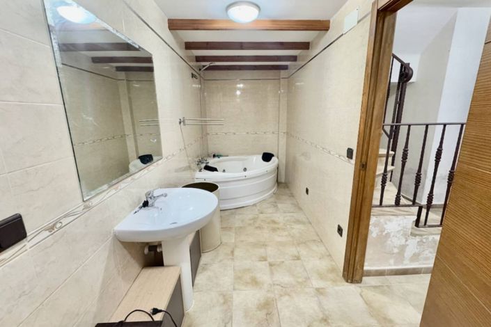 Image No.5-5 Bed Townhouse for sale