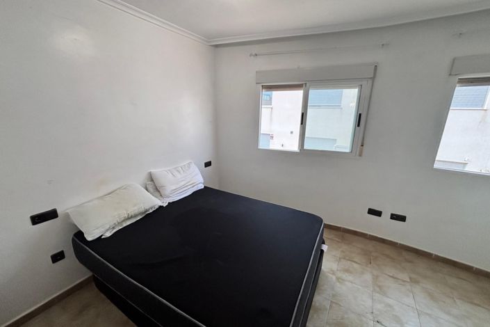 Image No.7-5 Bed Townhouse for sale