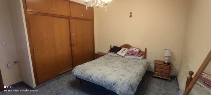 Image No.13-6 Bed Property for sale