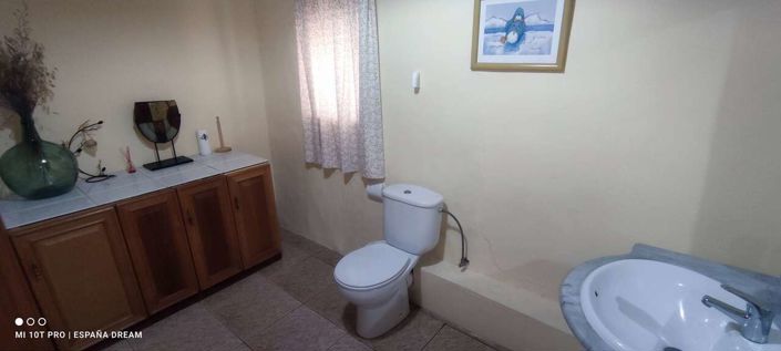 Image No.20-6 Bed Property for sale