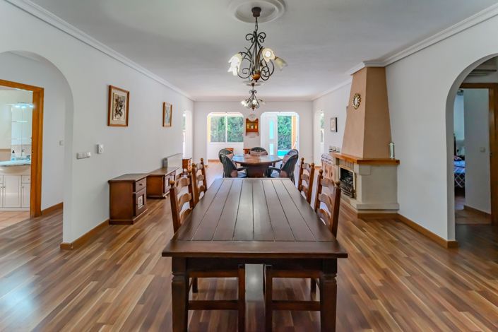 Image No.24-5 Bed Country House for sale
