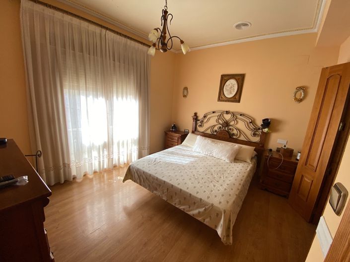 Image No.43-5 Bed Townhouse for sale