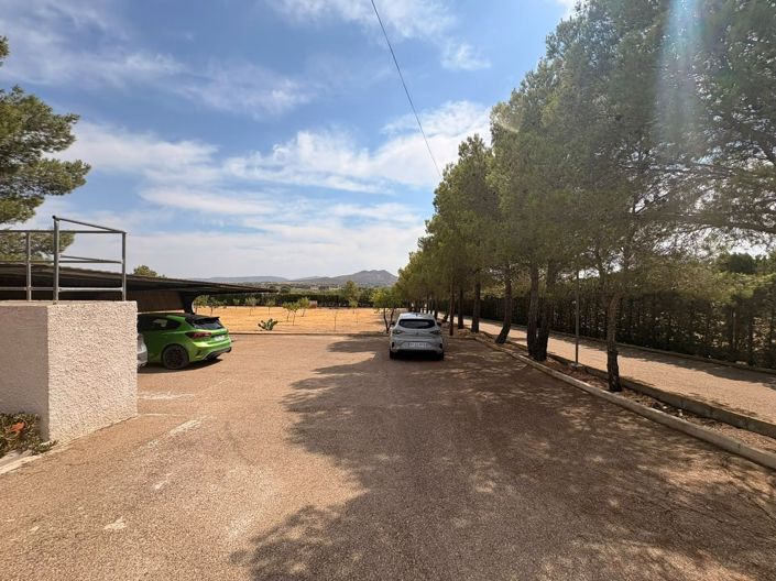 Image No.12-8 Bed Villa for sale