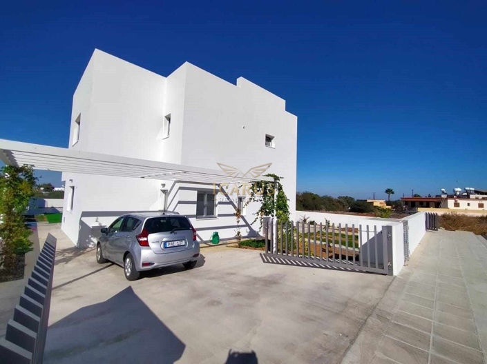 Image No.19-4 Bed House for sale