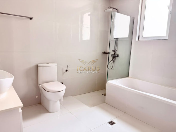 Image No.13-4 Bed House for sale