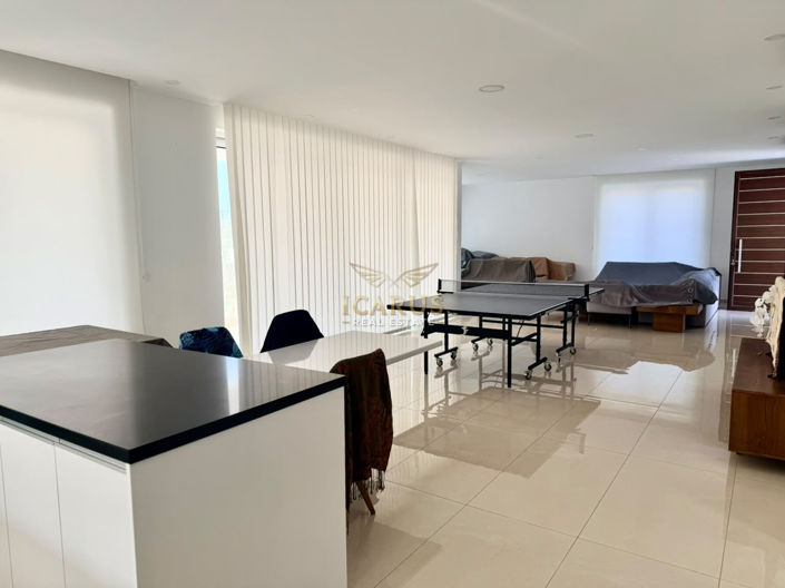 Image No.8-4 Bed House for sale