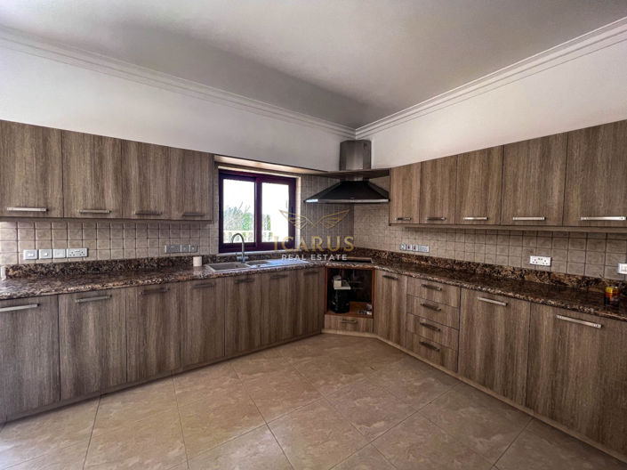 Image No.17-4 Bed House for sale
