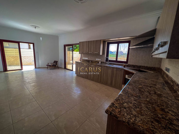 Image No.19-4 Bed House for sale