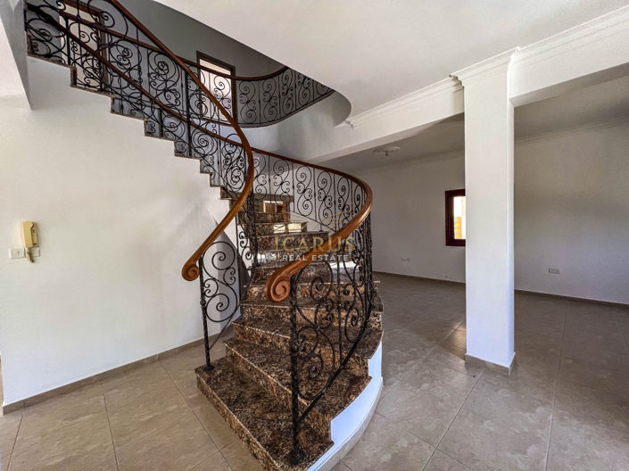 Image No.20-4 Bed House for sale